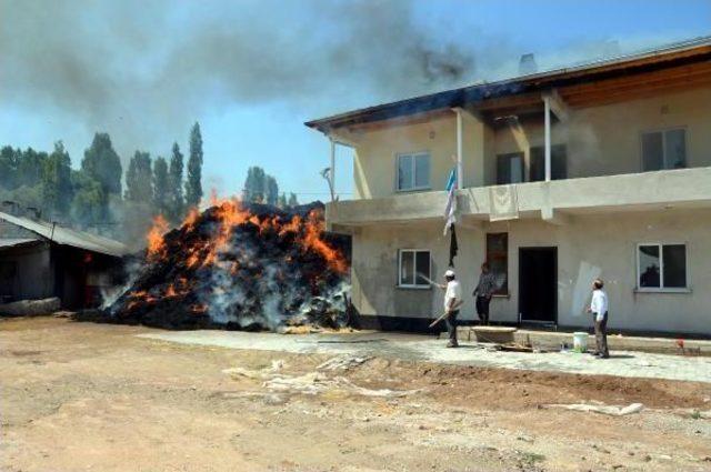 Ahırdaki Yangına Başkan Müdahalesi