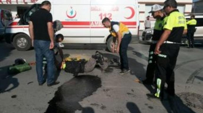 Atat&uuml;rk Bulvarında Kaza 1 Yaralı