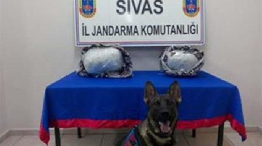 Sivas'ta Uyuşturucu Ve Ka&ccedil;ak Sigara Operasyonu