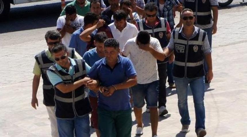 Marmaris'te G&ouml;&ccedil;men Ka&ccedil;ak&ccedil;ılığı Zanlısı 11 Kişi Adliyede