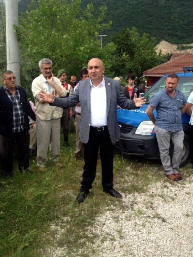 Chp'li Özkoç, Köylülerin Topladığı Taşocağı Dilekçesini Vali Coş'a Teslim Etti