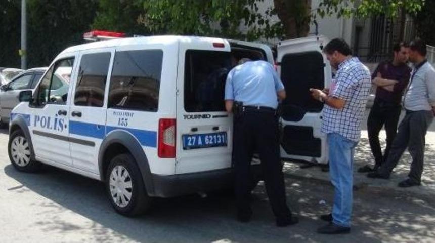 Kadının &Ccedil;antasını Kapan Ş&uuml;pheliyi Vatandaş Yakaladı