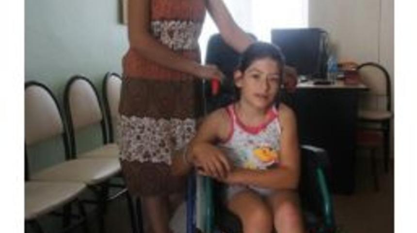 8 Yaşındaki Doğuştan Ortopedik Engelli Nazlı&rsquo;ya En G&uuml;zel Doğum G&uuml;n&uuml; Hediyesi Kırklareli Belediye Başkanı Kesimoğlu&rsquo;dan