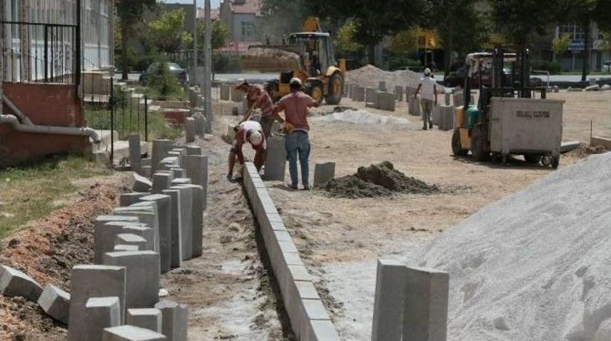 Kırklareli&rsquo;de Yol Ve Kaldırım D&uuml;zenlemeleri S&uuml;r&uuml;yor