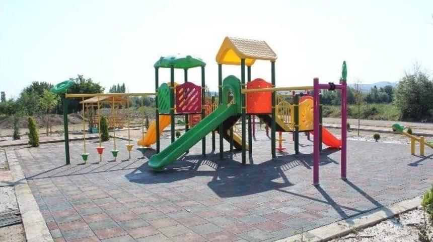 Sungurlu&rsquo;da Parklar G&uuml;venli Ve Modern Hale Getirildi