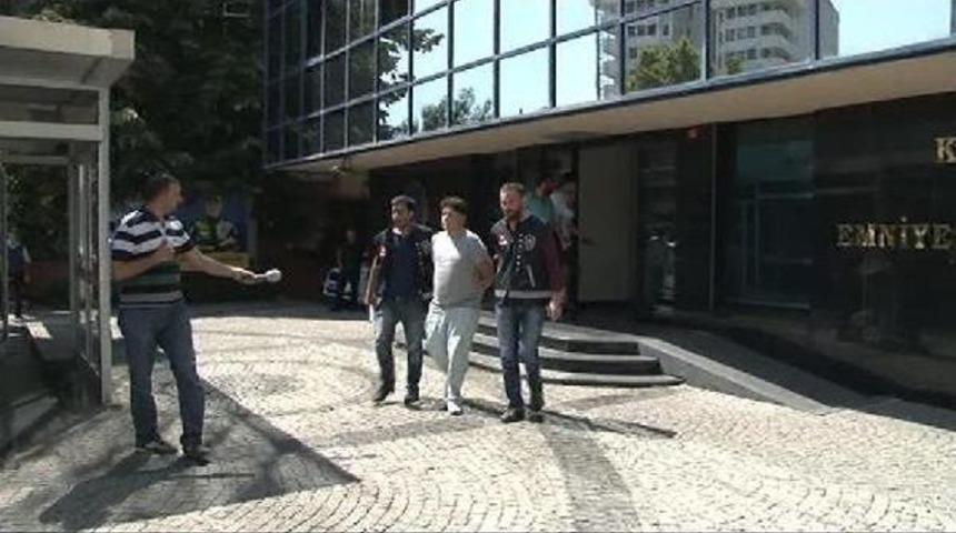 Kiraladıkları Otomobilleri &Ccedil;aldıkları &Ouml;ne S&uuml;r&uuml;len 3 Kişi Yakalandı