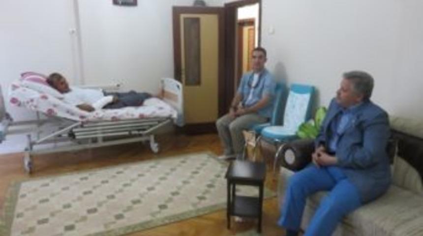 Vali S&uuml;leyman Kahraman&rsquo;dan Hasta Ziyareti