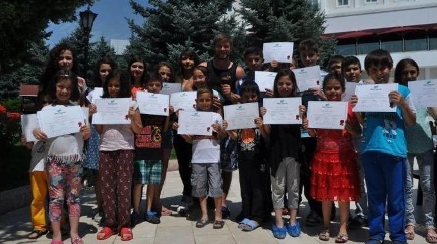 İkbal Termal Otelde Yüzme Kursu Sona Erdi