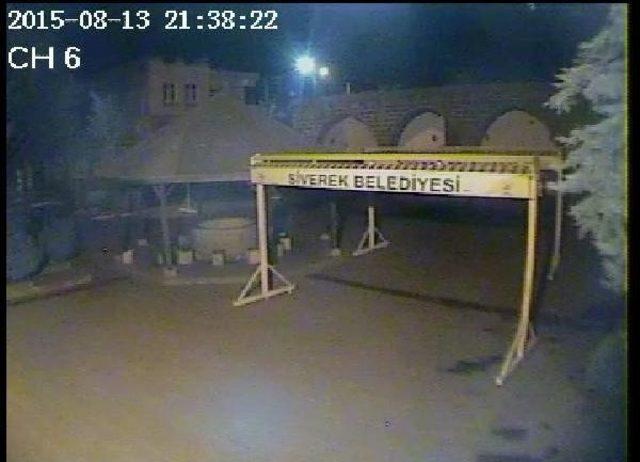 Siverek te Caminin Musluklarını &Ccedil;aldılar 2