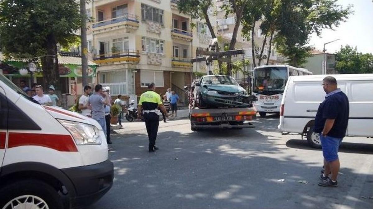 Edirne&rsquo;de 3 Kişinin Yaralandığı Kaza Kameraya Yansıdı