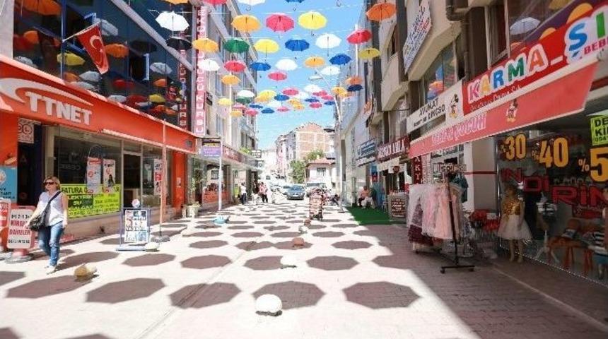 Bolu&rsquo;da Şemsiyeli Sokak Beğeni Topladı