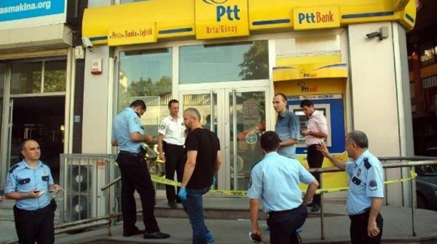 Zeytinburnu'nda Ptt Şubesi Soyuldu