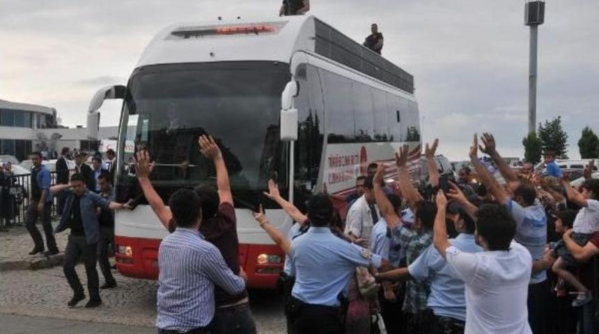 Cumhurbaşkanı Erdoğan Kıbledağı Camisinin A&ccedil;ılışını Yaptı (3)