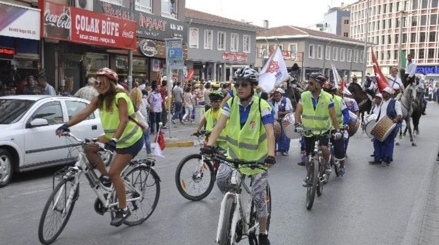 Yağlı G&uuml;reşler &Ouml;ncesi Kortej Y&uuml;r&uuml;y&uuml;ş&uuml;