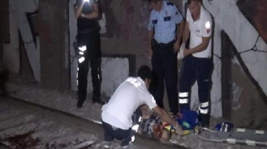 Trenin &Ouml;n&uuml;ne Atlayan Kişi Hayatını Kaybetti