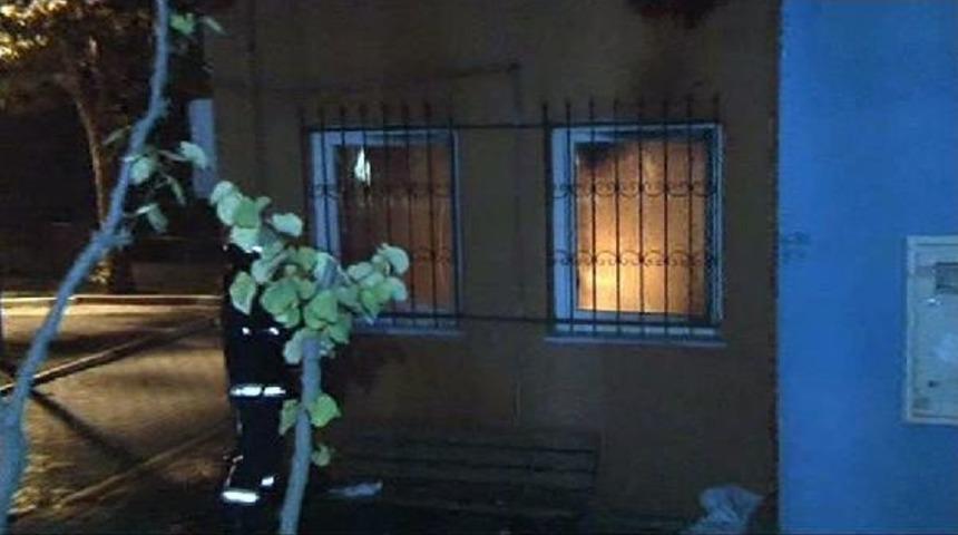Molotof Atılan Muhtarlık Alev Alev Yandı