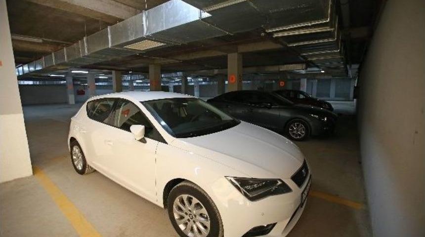 Karşıyaka&rsquo;da Yeraltı Otoparkı A&ccedil;ıldı