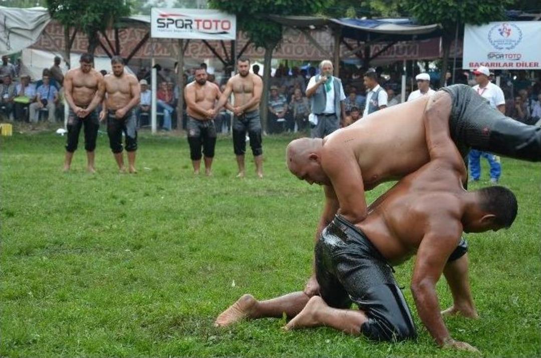 Dursunbey&rsquo;de Başpehlivan Recep Kara Oldu