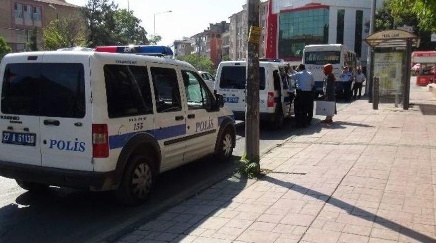 Halk Otob&uuml;s&uuml; Şof&ouml;r&uuml;ne Bı&ccedil;aklı Saldırı