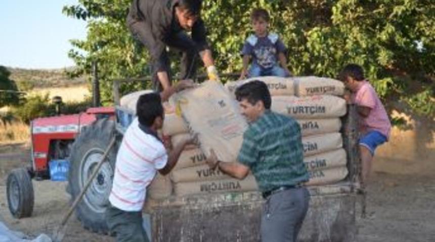 &Ccedil;adırda Yaşayan Aileye Yardım