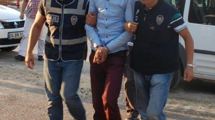 Pkk'yı &Ouml;ven Şarkılar S&ouml;yleyen Piyanist G&ouml;zaltına Alındı