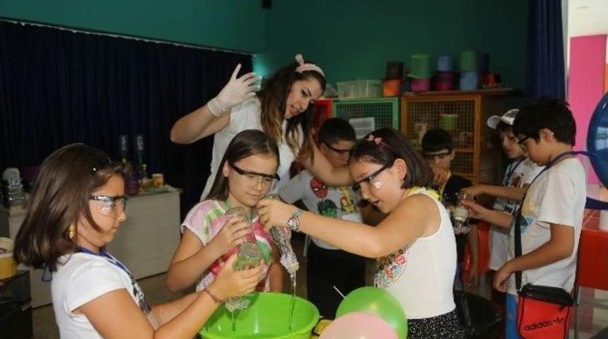 &Ccedil;ocuklar Bilimin Eğlenceli D&uuml;nyasında