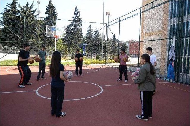 Gençlik Merkezi Öğrencilerin İkinci Adresleri Oldu