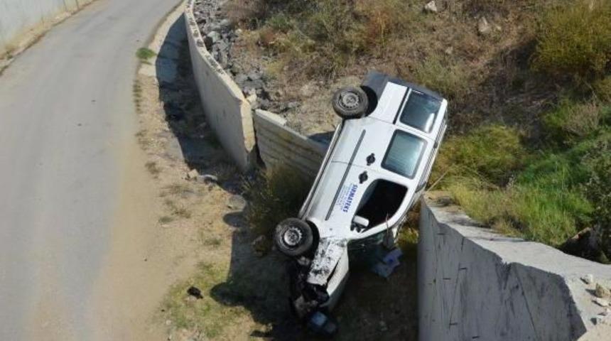 Hafif Ticari Ara&ccedil; K&ouml;pr&uuml;den U&ccedil;tu: 3 Yaralı