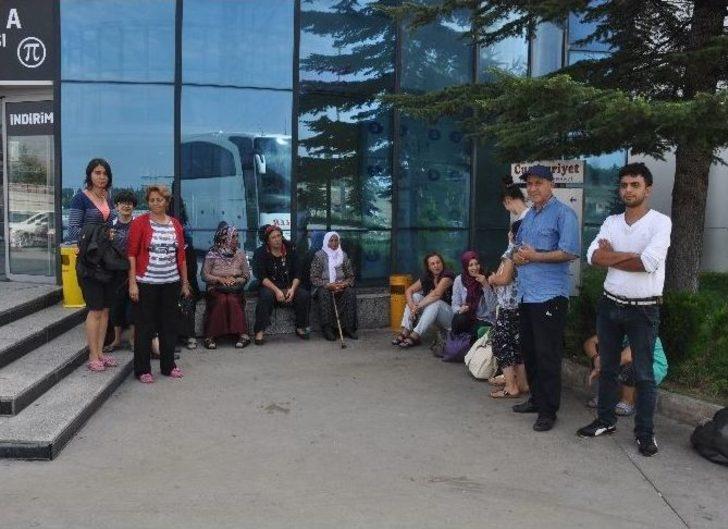 Otobüs Bozulunca Yolcular 8 Saat Mahsur Kaldı