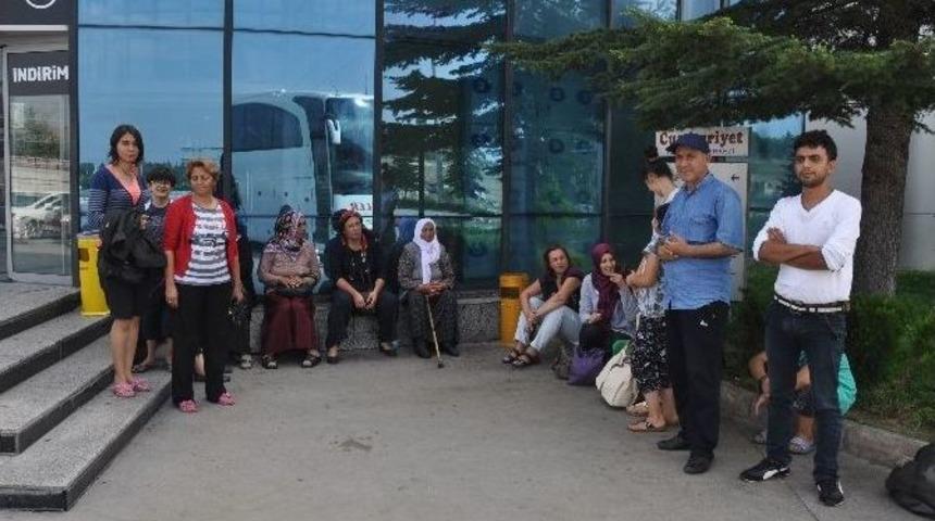 Otob&uuml;s Bozulunca Yolcular 8 Saat Mahsur Kaldı