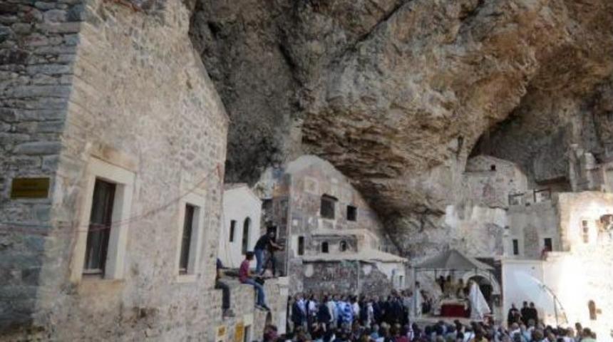 Bartholomeos&rsquo;Tan S&uuml;mela &Ccedil;ağrısı: Kan D&ouml;k&uuml;lmemesi En B&uuml;y&uuml;k Dileğimizdir