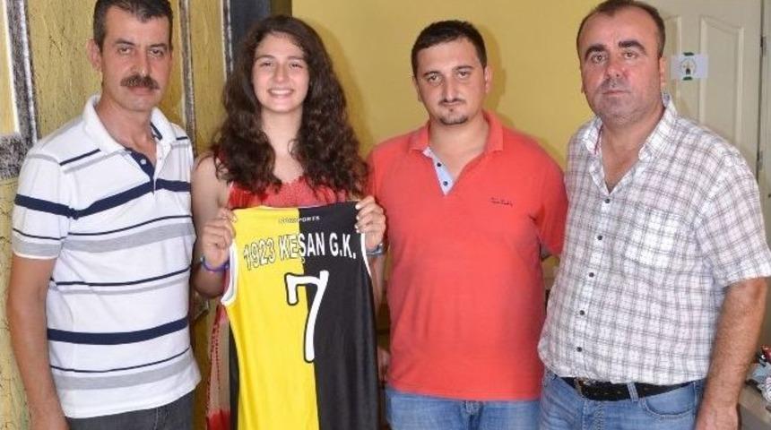 Gen&ccedil; Voleybolcunun Hedefi A Milli Takım