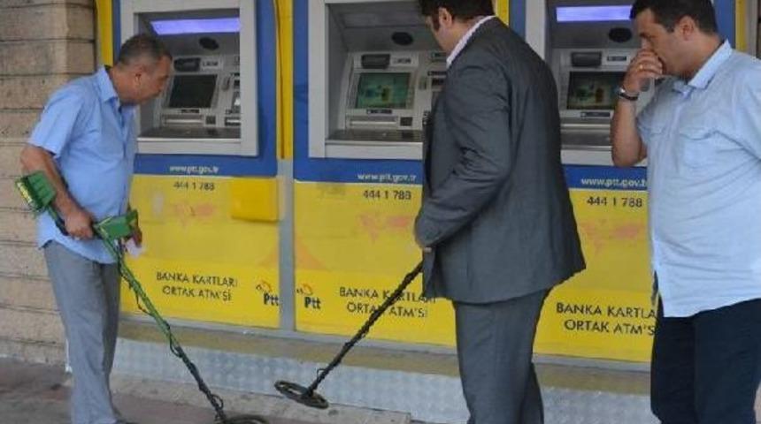 Atm&rsquo;De Kaybolan Parayı Dedekt&ouml;rle Aradılar Son &Ccedil;are Cinci Hoca