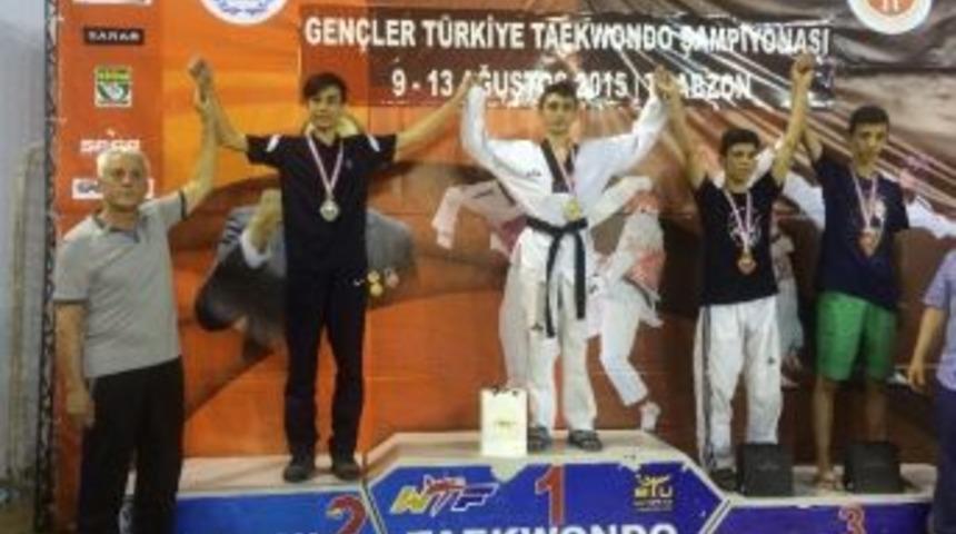 &Ccedil;anakkaleli Sporcu T&uuml;rkiye Şampiyonu Oldu