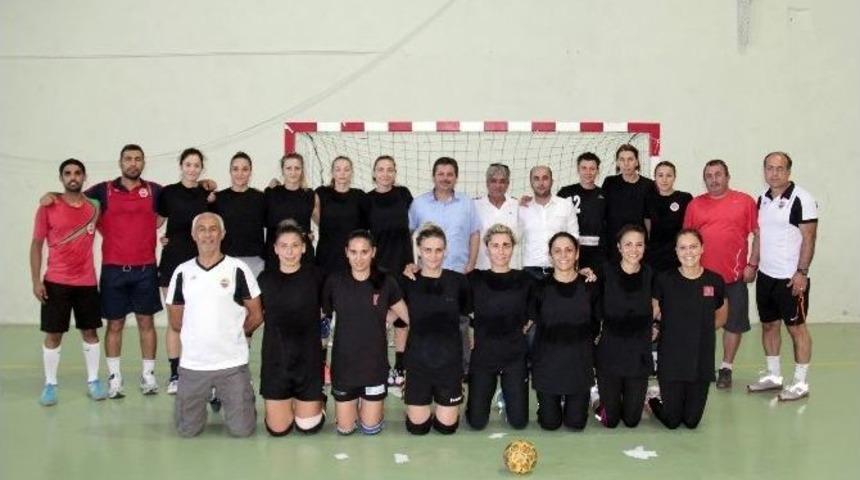 &Uuml;sk&uuml;dar Belediyespor İle Kastamonu Belediye &Ccedil;atalzeytin&rsquo;de Hazırlık Ma&ccedil;ı Yaptı