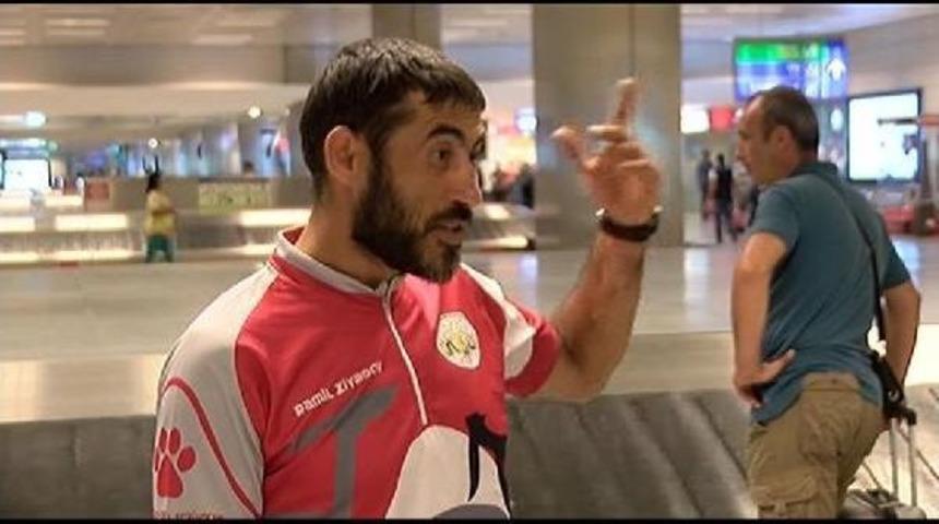 Azerbaycanlı Gezgine Mısır'da G&ouml;zaltı