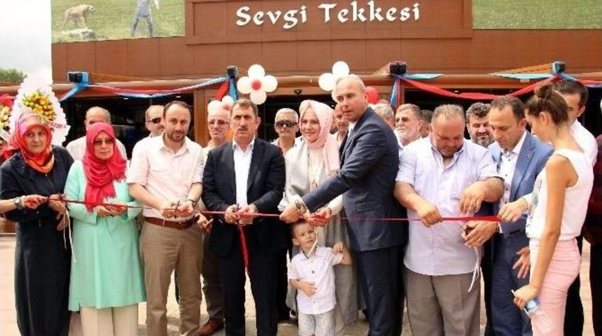Tekkek&ouml;y&rsquo;e "sevgi Tekkesi&rdquo;