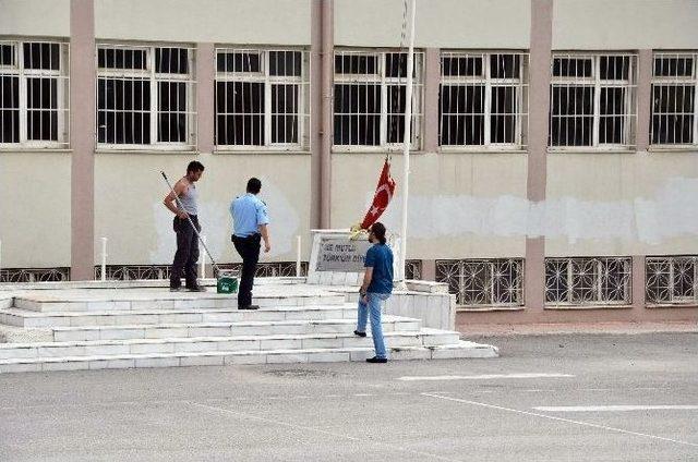 “bayrak İndirildi” İhbarı Alarma Geçirdi