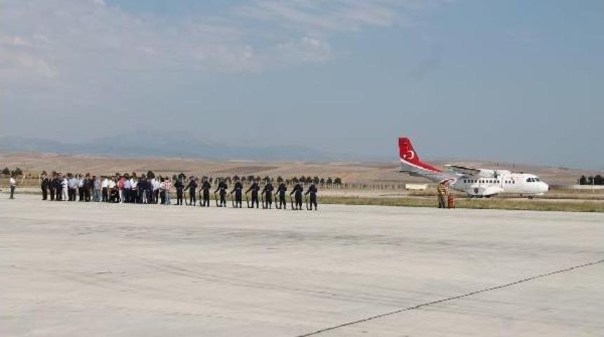 Şehit Uzman &Ccedil;avuş Gencer'in Cenazesi Merzifon Havaalanı'nda Karşılandı