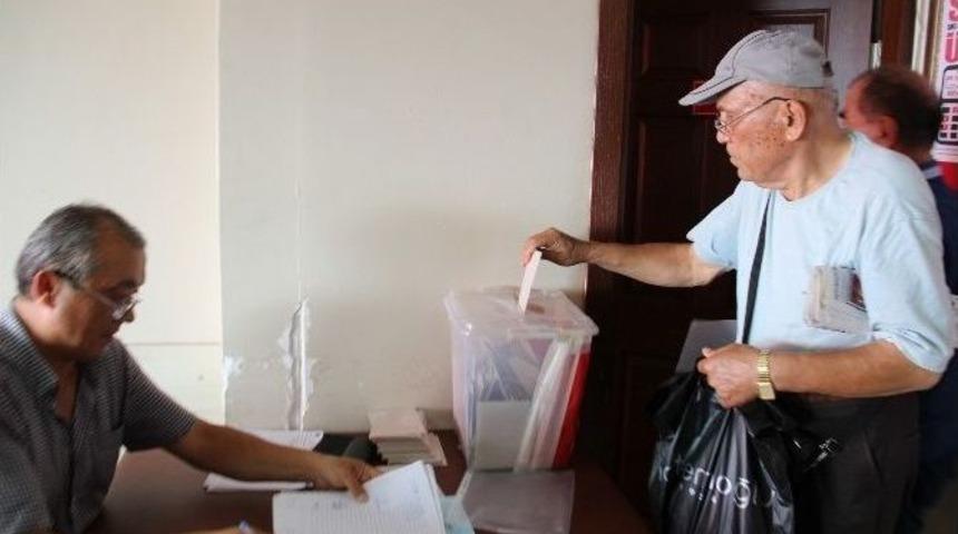 Chp&rsquo;li &Uuml;yeler Kdz. Ereğli&rsquo;de Sandık Başına Gitti