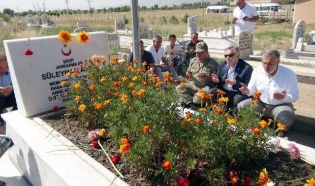 Pkk'nın 31 Yıl Önce Ilk Şehit Ettiği Komando Er Süleyman Aydın Mezarı Başında Anıldı