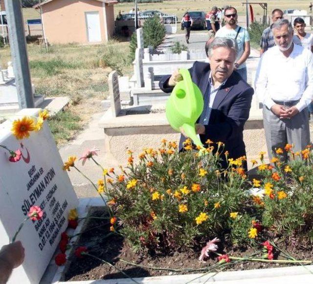 Pkk'nın 31 Yıl Önce Ilk Şehit Ettiği Komando Er Süleyman Aydın Mezarı Başında Anıldı