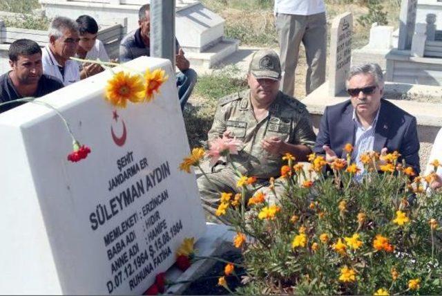 Pkk'nın 31 Yıl Önce Ilk Şehit Ettiği Komando Er Süleyman Aydın Mezarı Başında Anıldı