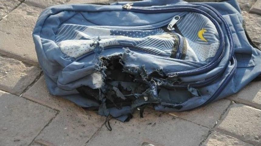 Sivas&rsquo;ta Ş&uuml;pheli Okul &Ccedil;antası F&uuml;nye İle Patlatıldı