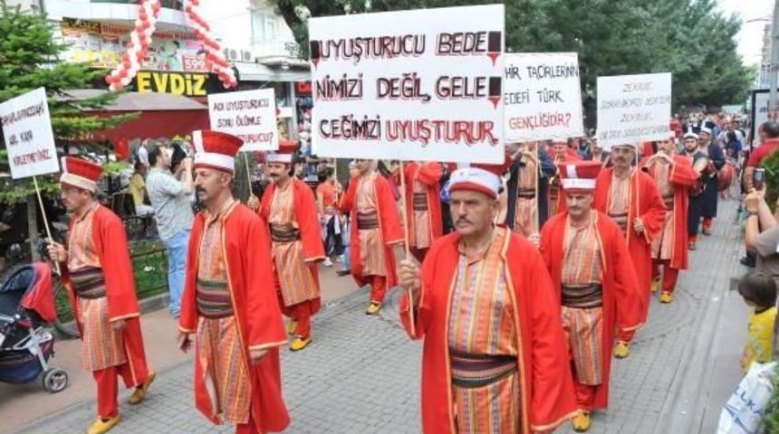 Mehter Takımı Uyuşturucuya Karşı Y&uuml;r&uuml;d&uuml;