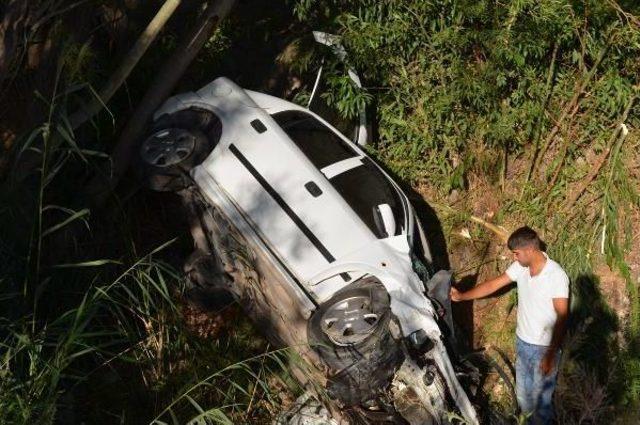 Adilcevaz'da 2 Otomobil Kavşakta Çarpıştı: 5 Yaralı