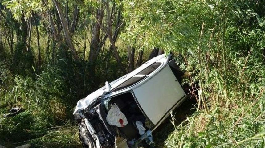 Adilcevaz&rsquo;da İki Otomobil &Ccedil;arpıştı: 5 Yaralı