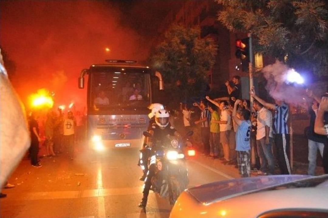 Adana Demirspor&rsquo;a Coşkulu Karşılama