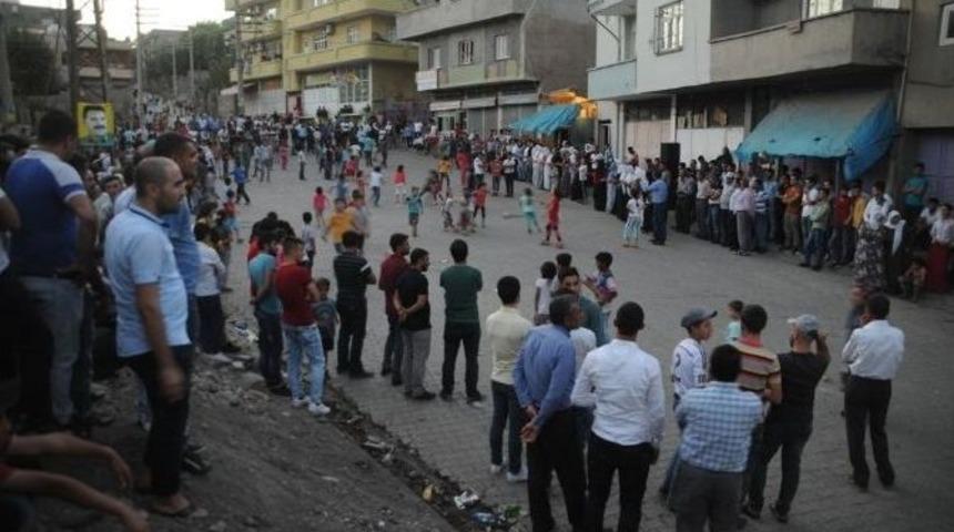Cizre&rsquo;de 15 Ağustos Kutlamalarında 6 Kişi Yaralandı