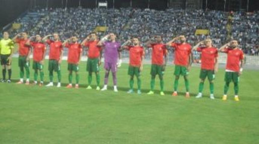 Karşıyakalı Futbolculardan Asker Selamı